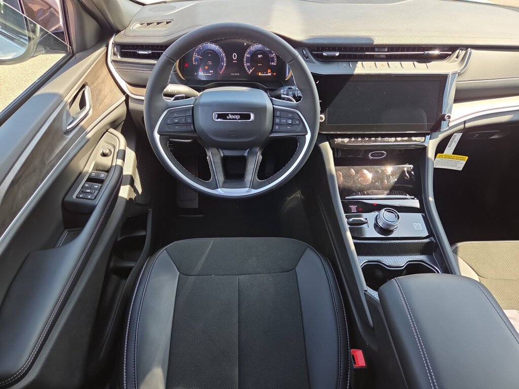New 2026 Jeep Grand Cherokee Altitude AWD/4WD image 8