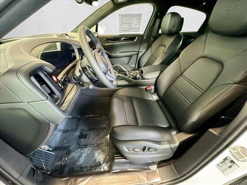 New 2026 Porsche Cayenne GTS AWD/4WD image 5