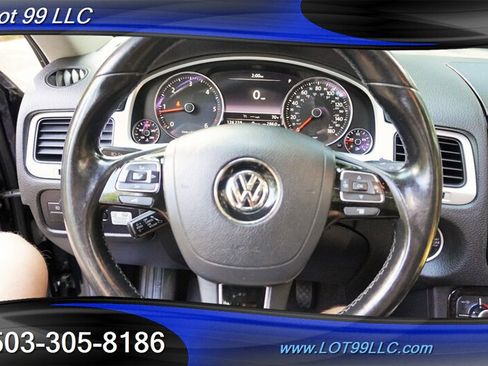 Used 2013 Volkswagen Touareg Executive AWD/4WD image 26