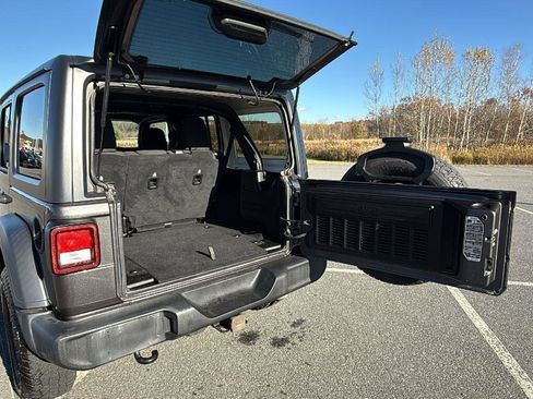 Used 2019 Jeep Wrangler Unlimited Sport image 23