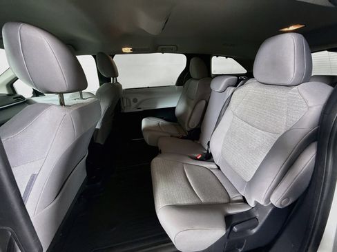 Certified 2026 Toyota Sienna LE AWD/4WD image 21