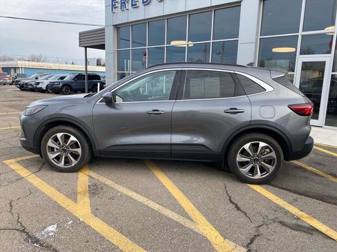 Used 2025 Ford Escape Platinum image 2