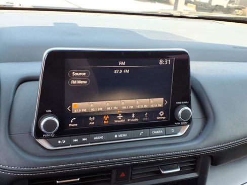 Used 2024 Nissan Rogue SV image 9