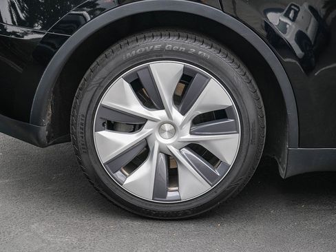 Used 2024 Tesla Model Y Long Range AWD/4WD image 11