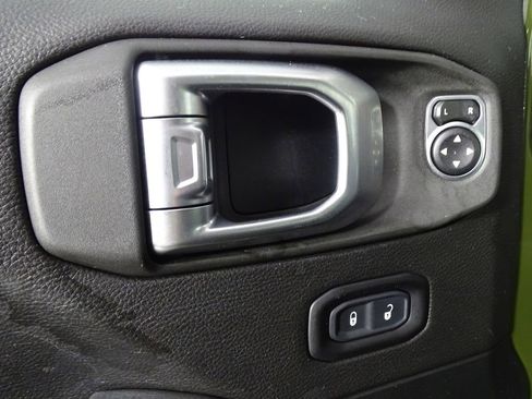 Used 2020 Jeep Wrangler Unlimited Rubicon image 17