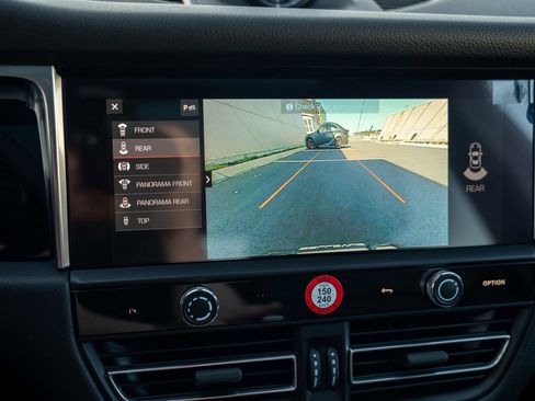 New 2026 Porsche Macan image 19