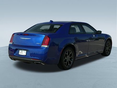 Used 2018 Chrysler 300 S AWD/4WD image 8