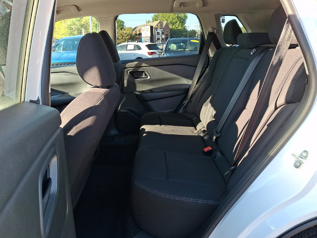 Used 2024 Nissan Rogue S FWD image 10