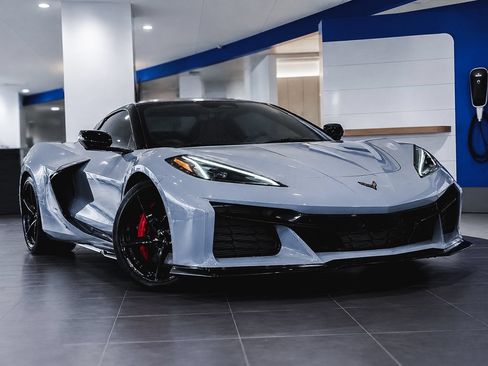 Used 2024 Chevrolet Corvette E-Ray w/ Stealth Interior Trim Package AWD/4WD image 7