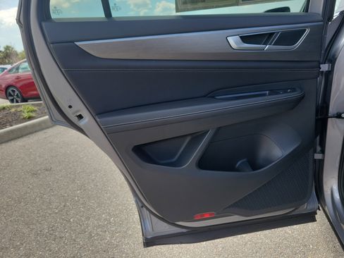 Used 2025 Volkswagen Atlas Cross Sport SE image 13