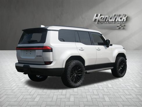 Used 2024 Lexus GX 550 w/ Cold Area Package AWD/4WD image 9