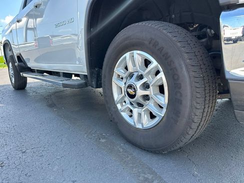 Used 2025 Chevrolet Silverado 2500 LT w/ Convenience Package AWD/4WD image 11