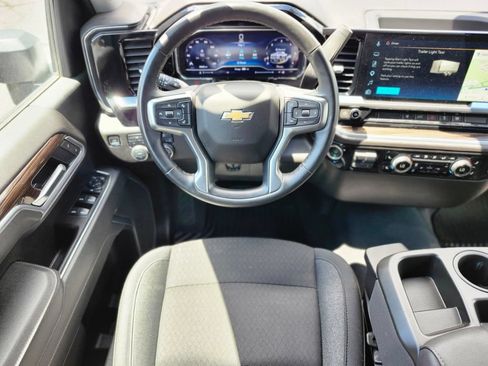 Used 2025 Chevrolet Silverado 2500 LT w/ Convenience Package AWD/4WD image 13