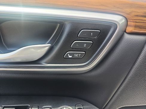 Used 2018 Honda CR-V Touring image 12