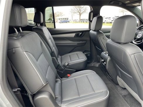 Used 2025 Buick Enclave Preferred image 28