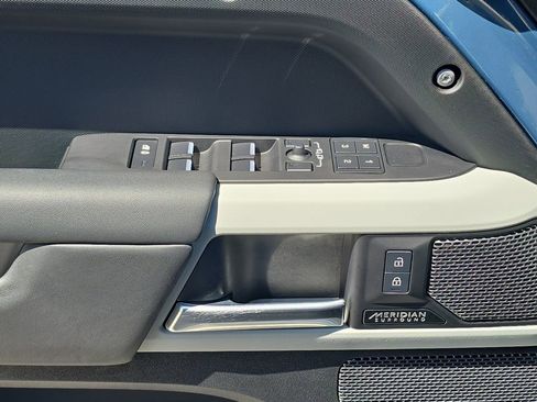 Certified 2023 Land Rover Defender 110 SE AWD/4WD image 30
