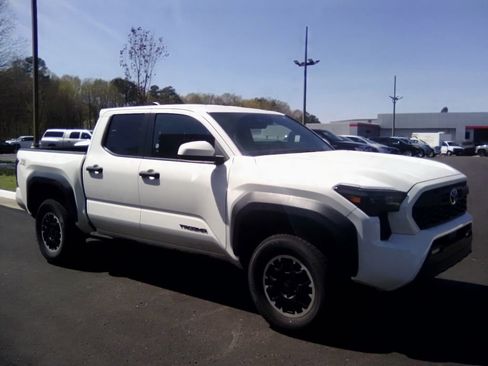 Used 2024 Toyota Tacoma TRD Off-Road image 1