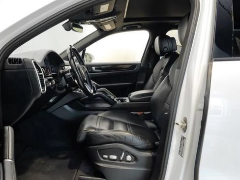 Used 2019 Porsche Cayenne AWD/4WD image 5