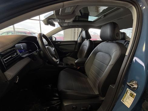 Used 2025 Volkswagen Jetta SE image 30