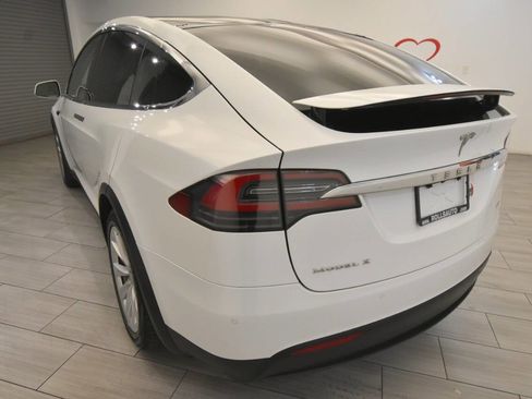 Used 2017 Tesla Model X 75D AWD/4WD image 3