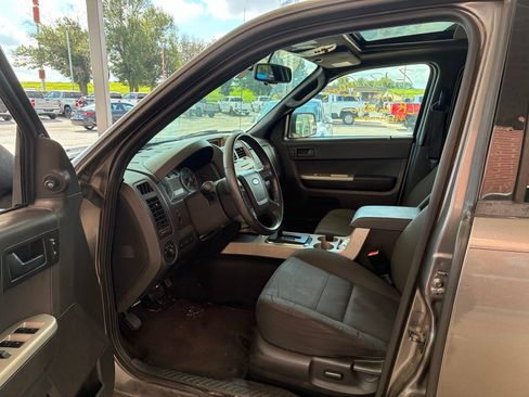 Used 2012 Ford Escape XLT FWD image 2