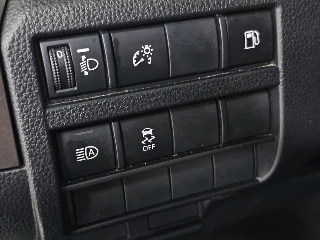 Used 2025 Toyota 4Runner SR5 AWD/4WD image 28