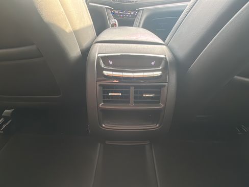 Used 2019 Cadillac XT5 Premium Luxury FWD image 21