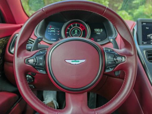 Used 2017 Aston Martin DB11 V12 RWD image 11