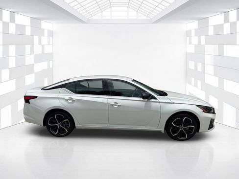 Certified 2024 Nissan Altima 2.5 SR AWD/4WD image 8