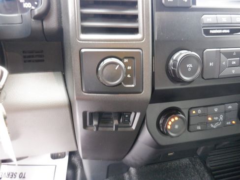 Used 2022 Ford F550 4x4 Crew Cab Super Duty w/ Power Equipment Group image 19