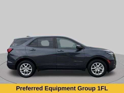 Used 2022 Chevrolet Equinox LS w/ LS Convenience Package FWD image 3
