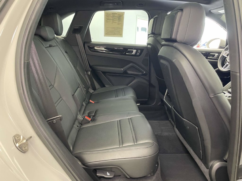 Certified 2023 Porsche Cayenne AWD/4WD image 22