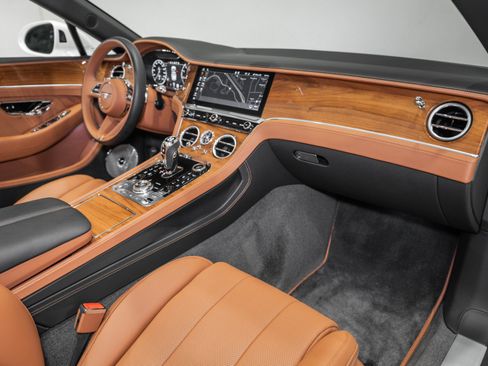 New 2024 Bentley Continental GT V8 AWD/4WD image 4