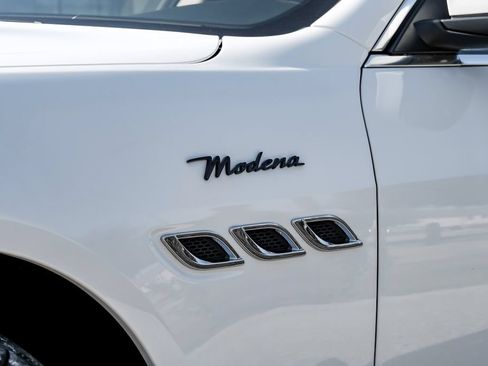 Used 2022 Maserati Quattroporte Modena RWD image 63