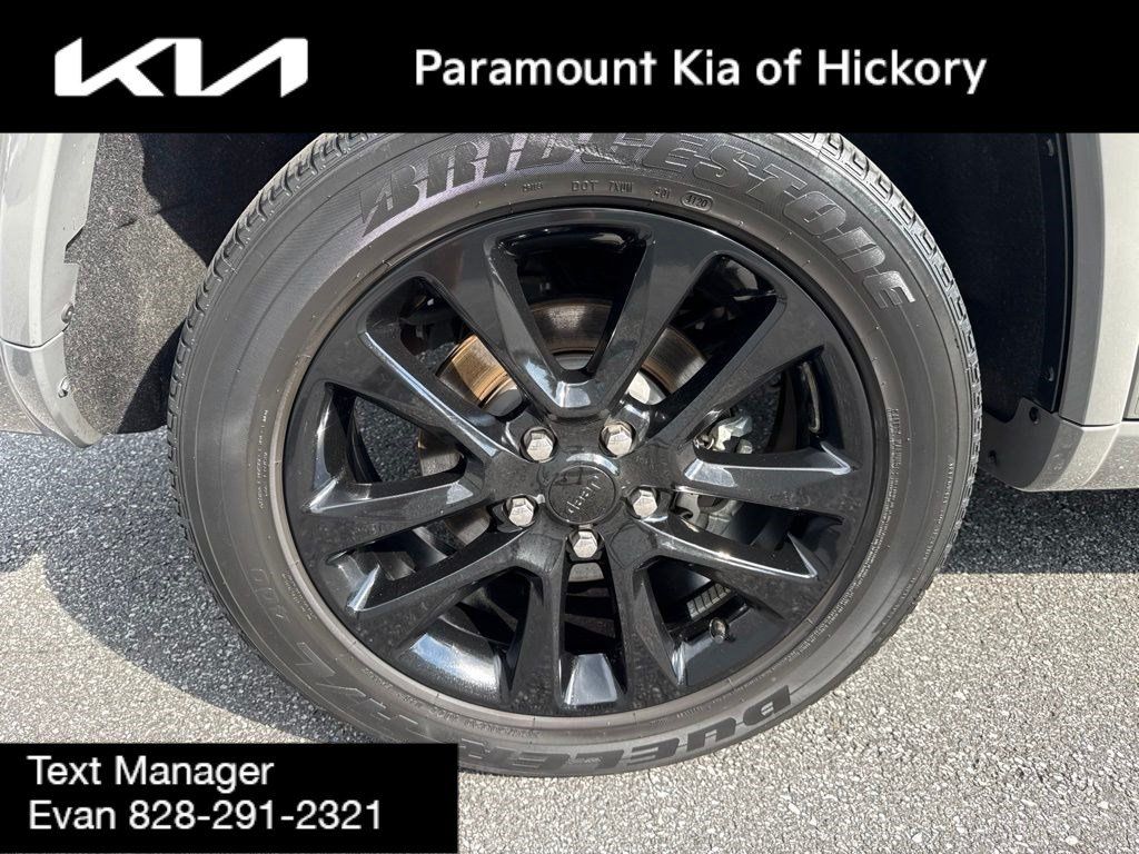 Used 2021 Jeep Grand Cherokee Laredo X AWD/4WD image 9