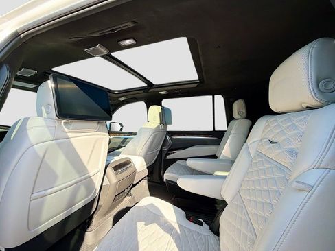 Certified 2025 Cadillac Escalade ESV Sport Platinum AWD/4WD image 28