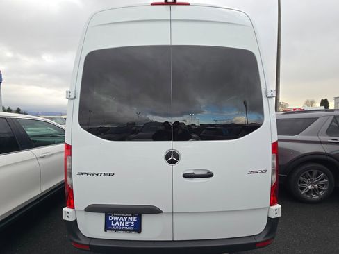 Used 2024 Mercedes-Benz Sprinter 2500 image 5