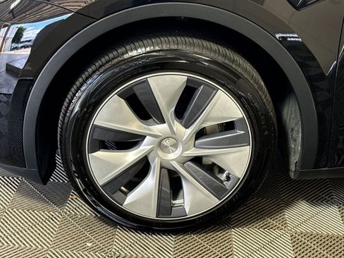 Used 2024 Tesla Model Y Long Range AWD/4WD image 12