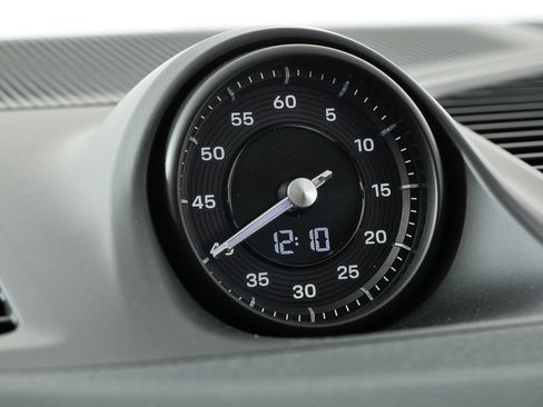 Certified 2025 Porsche Cayenne S image 17