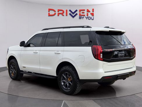 Used 2025 Ford Expedition Tremor image 3
