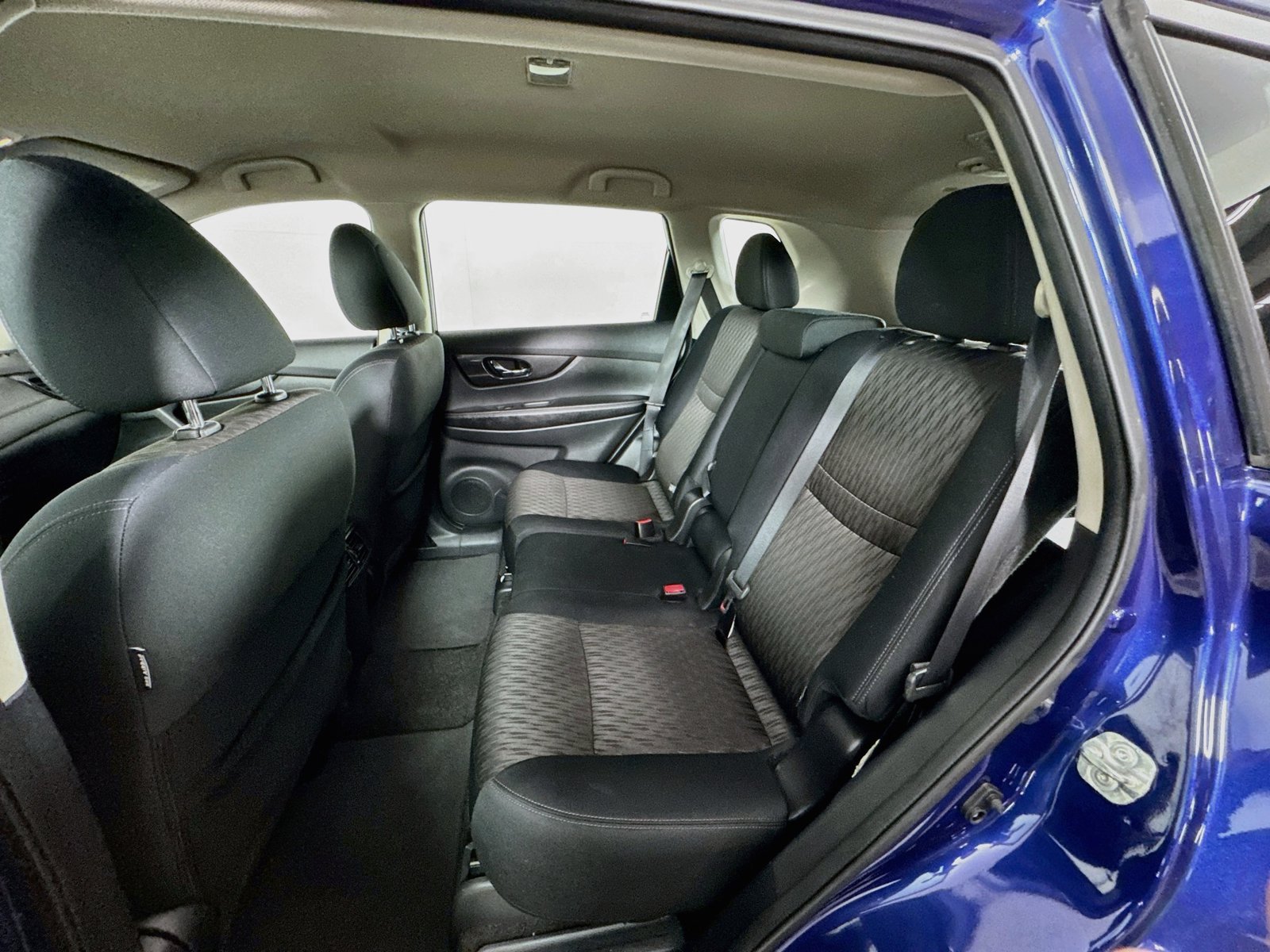 Used 2018 Nissan Rogue S AWD/4WD image 26