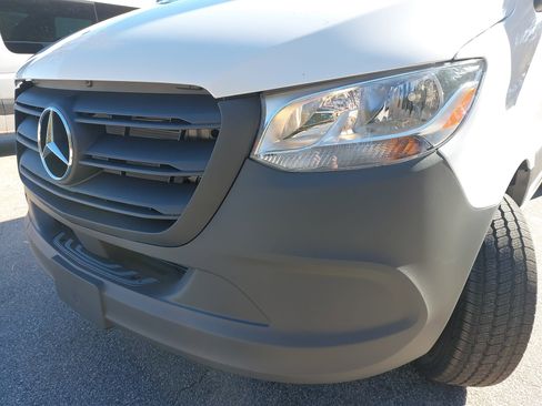 Used 2025 Mercedes-Benz Sprinter 2500 image 25