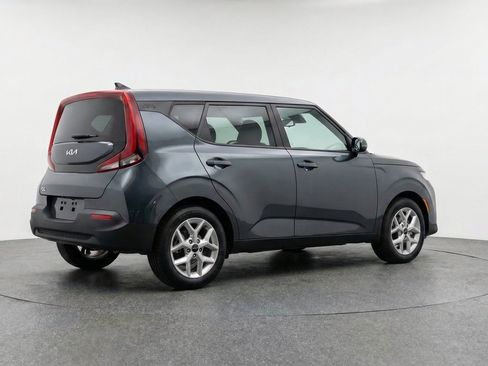 Used 2025 Kia Soul LX w/ LX Technology Package FWD image 9