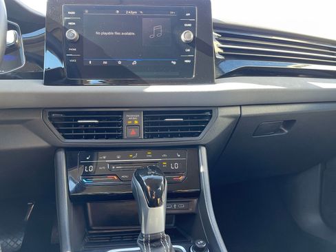 Used 2025 Volkswagen Jetta SE image 17