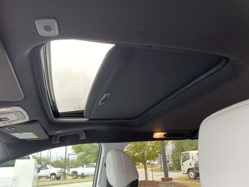 Used 2025 Toyota Sienna XSE image 32