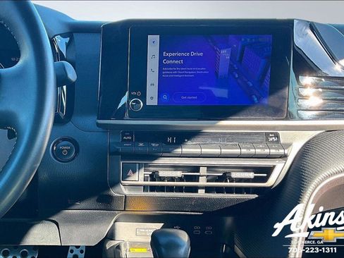 Used 2025 Toyota Camry SE image 8