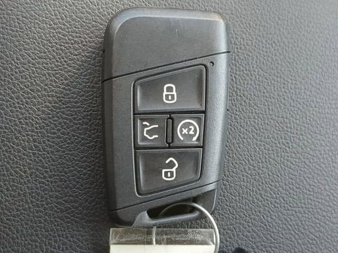 Used 2022 Volkswagen Tiguan SE AWD/4WD image 27