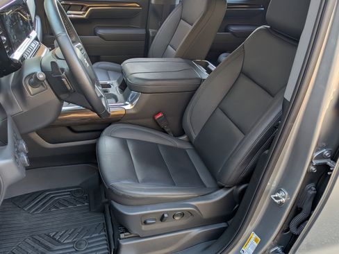 Used 2025 Chevrolet Silverado 1500 LT Trail Boss w/ Convenience Package II image 16