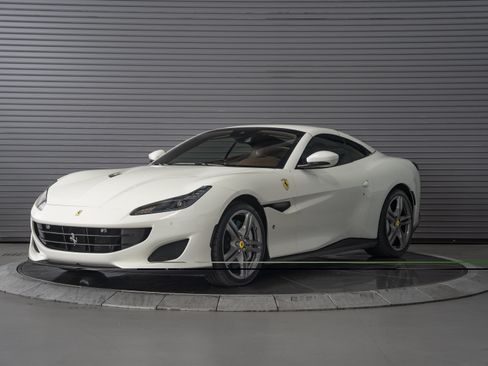 Used 2021 Ferrari Portofino RWD image 10
