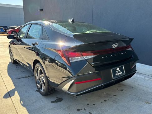 Certified 2025 Hyundai Elantra Sport image 6